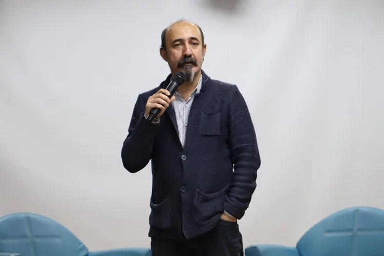 Bursa'da genç iletişimciler sordu, gazeteci Mehmet Ali Ekmekçi yanıtladı